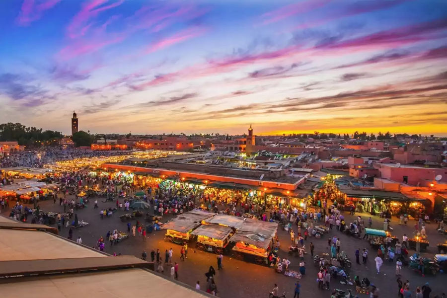 place-jemaa-el-fna-marrakech-tombee-de-la-nuit.webp